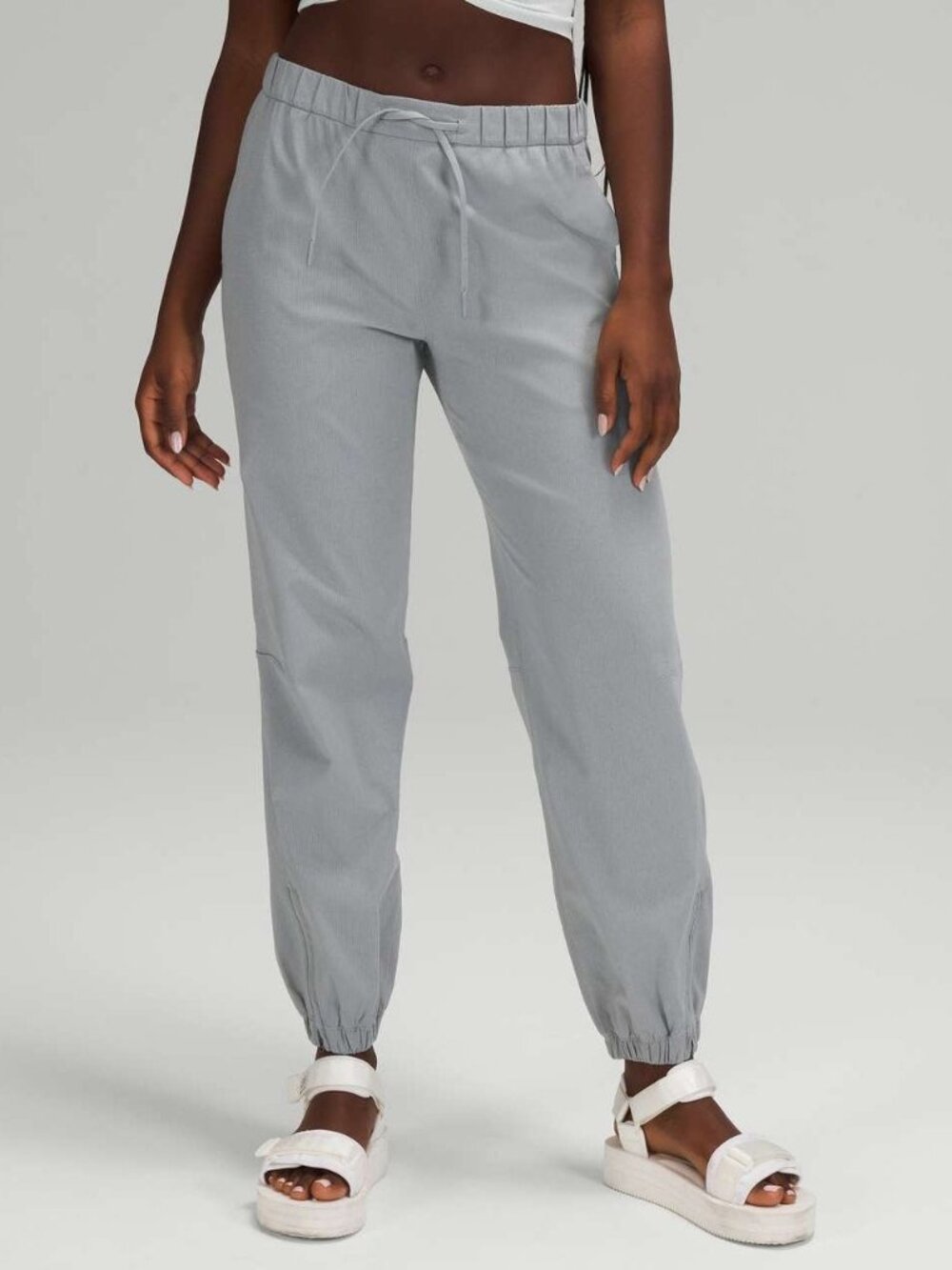 Lululemon Essential Affinity Mid Rise Jogger | Size 4 - Small Imperfection